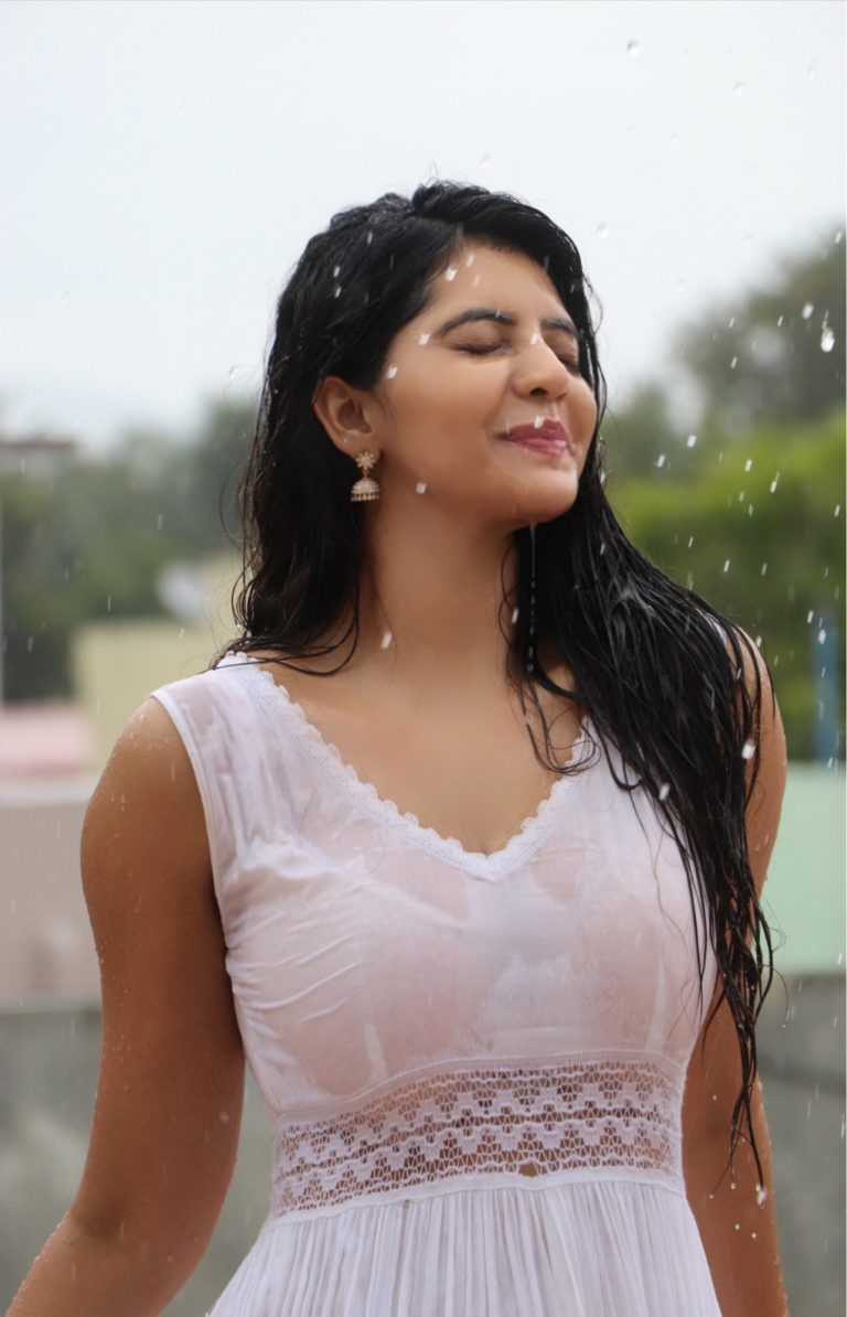 Athulya Ravi Looking Too Hot In Her Latest Rain Pictures