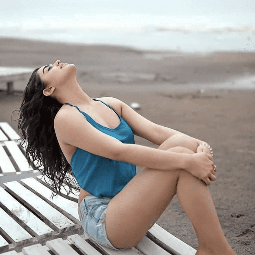Hottie Malvika Sharma in T shirt