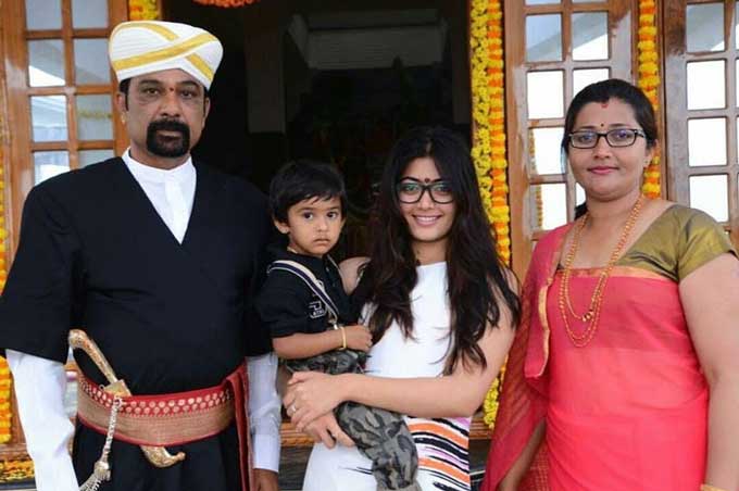 Rashmika Mandanna Wiki Age Height Weight Boyfriend Net Worth Family Body Measurement and Hot Pictures