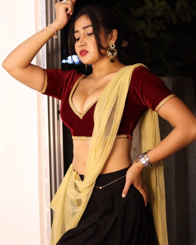 Sofia Ansari Too Hot To Handle in Red Blouse Pics and Videos