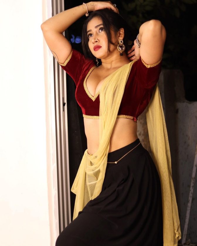 Sofia Ansari Too Hot To Handle in Red Blouse Pics and Videos