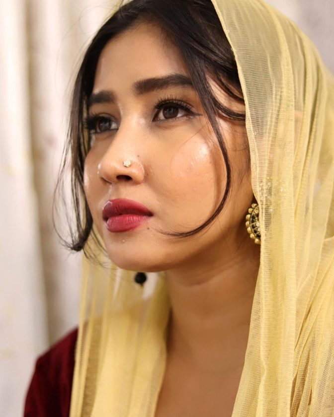 Sofia Ansari Too Hot To Handle in Red Blouse Pics and Videos