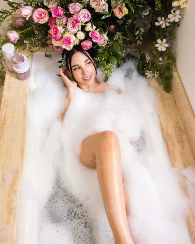 8 Hot Stunning Pictures Of YouTuber Mariale Marrero