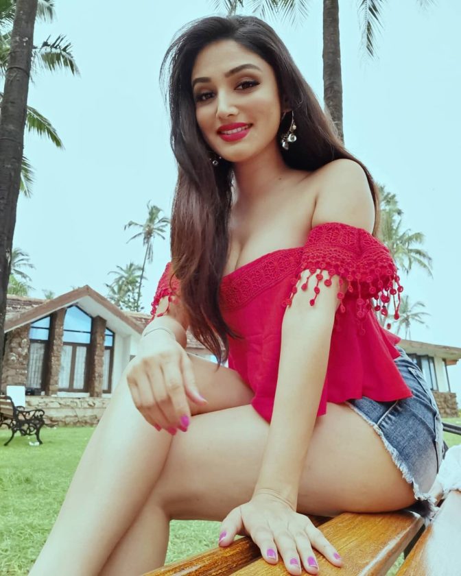 Bigg Boss 15 Contestant Donal Bisht 12 Hot Cute Gorgeous Pictures