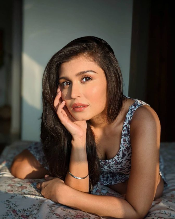 Simran Kaur Hundal Hot Gorgeous Pictures