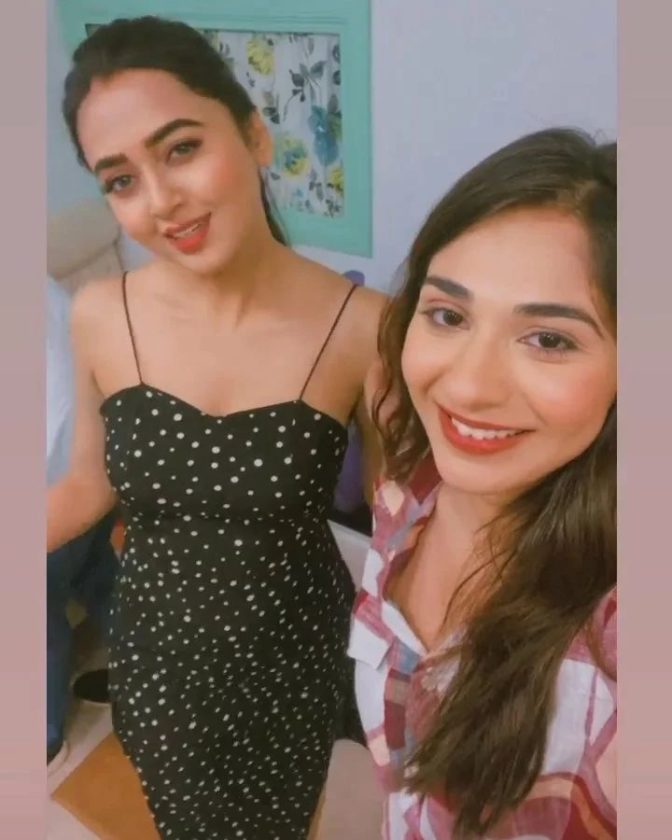 Karan Kundrra, Tejasswi Prakash, Simba Nagpal and Vidhi Pandya Reunited after Bigg Boss 3 Karan Kudrra, Tejasswi Prakash, Simba Nagpal and Vidhi Pandya Reunited after Bigg Boss