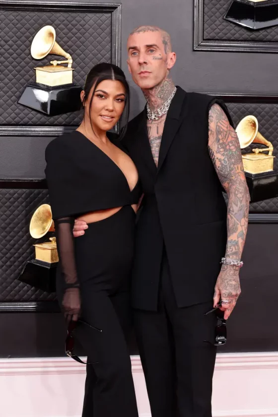 Kourtney Kardashian and Travis Barkers lip lock at Grammys 2022 red-carpet