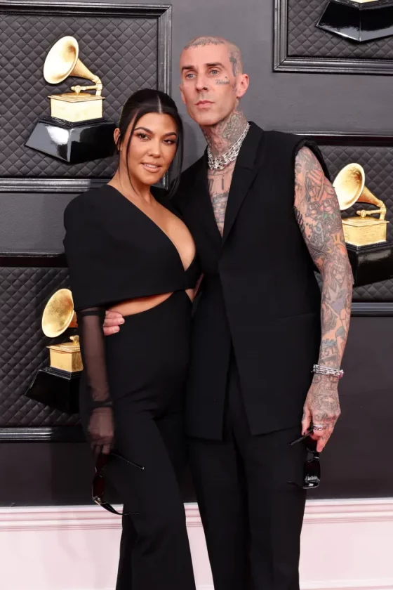 Kourtney Kardashian and Travis Barkers lip lock at Grammys 2022 red-carpet 6 Kourtney Kardashian and Travis Barkers lip lock at Grammys 2022 red-carpet