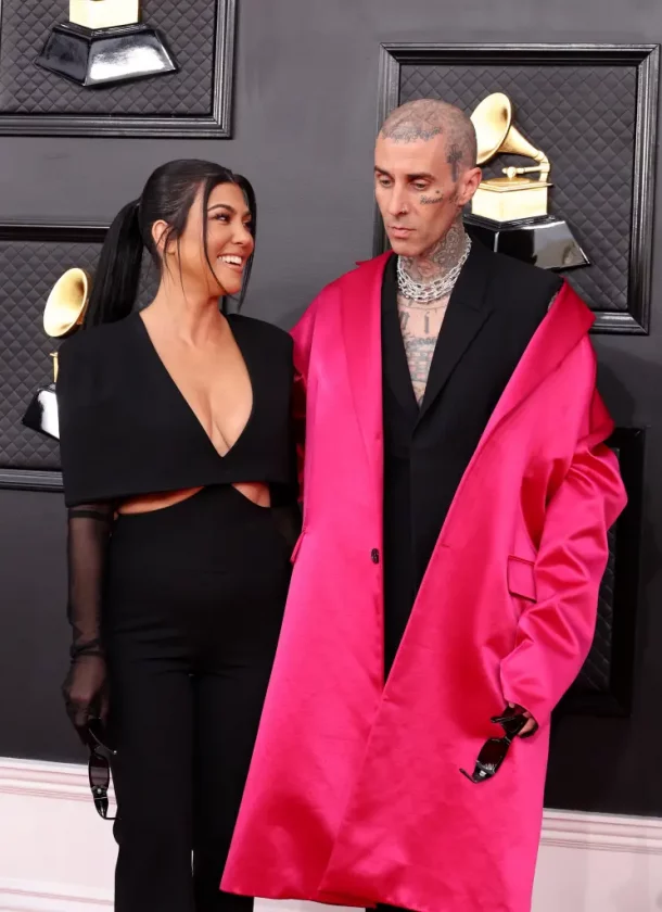 Kourtney Kardashian and Travis Barkers lip lock at Grammys 2022 red-carpet