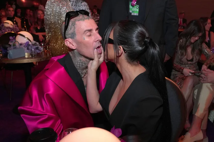 Kourtney Kardashian and Travis Barkers lip lock at Grammys 2022 red-carpet 4 Kourtney Kardashian and Travis Barkers lip lock at Grammys 2022 red-carpet
