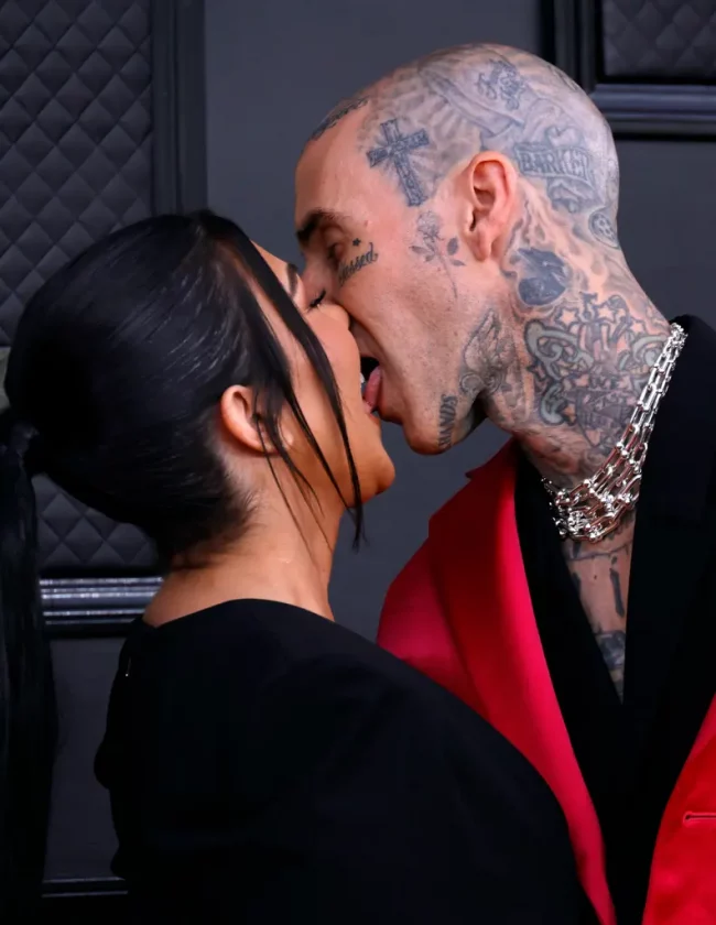Kourtney Kardashian and Travis Barkers lip lock at Grammys 2022 red-carpet 3 Kourtney Kardashian and Travis Barkers lip lock at Grammys 2022 red-carpet