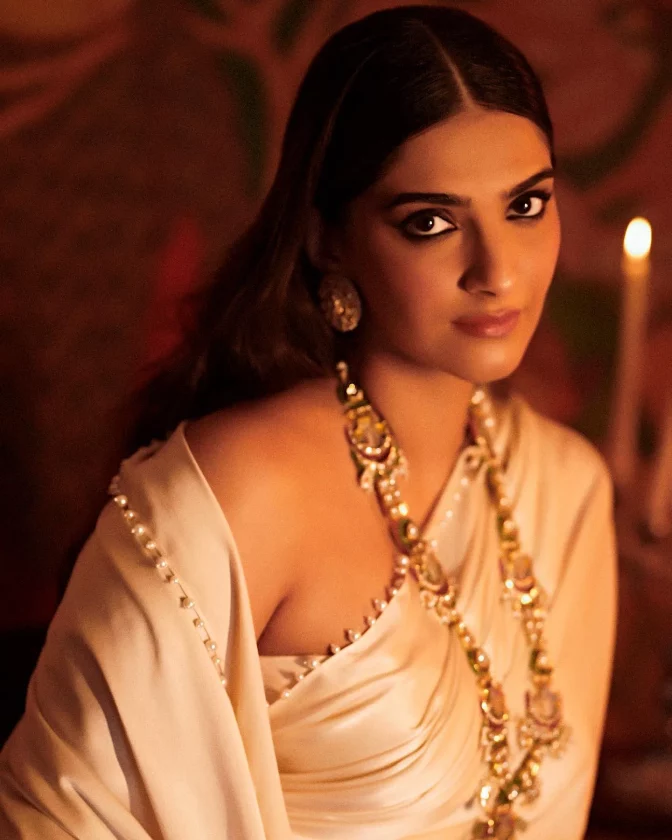 Mom-To-Be Sonam Kapoor Looks Beautiful In Latest Pictures p21 1 Mom-To-Be Sonam Kapoor Looks Beautiful In Latest Pictures