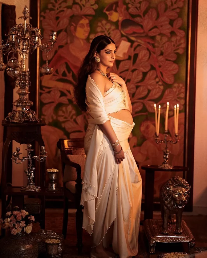 Mom-To-Be Sonam Kapoor Looks Beautiful In Latest Pictures