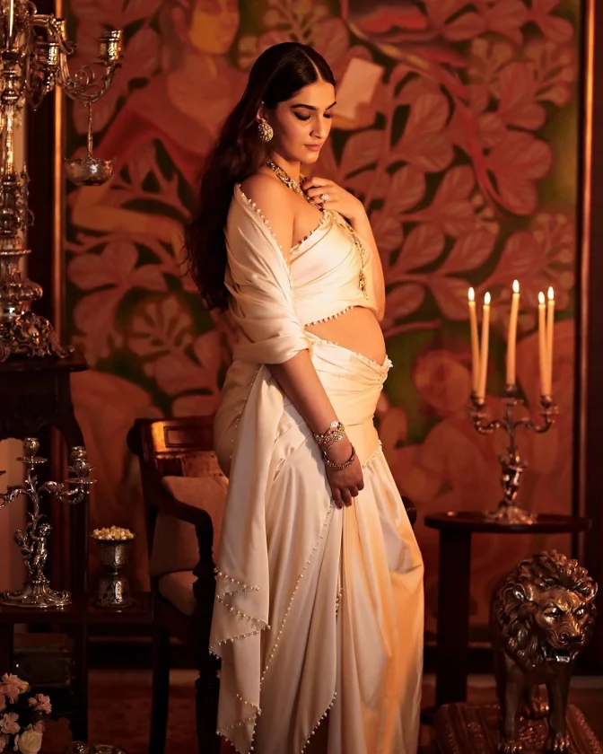 Mom-To-Be Sonam Kapoor Looks Beautiful In Latest Pictures