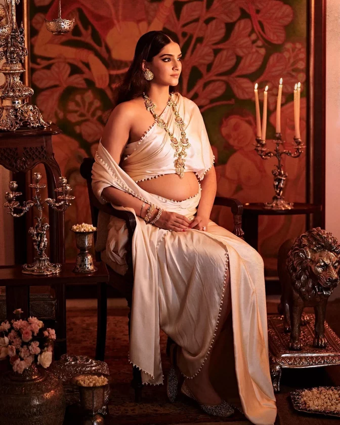 Mom-To-Be Sonam Kapoor Looks Beautiful In Latest Pictures p21 4 Mom-To-Be Sonam Kapoor Looks Beautiful In Latest Pictures