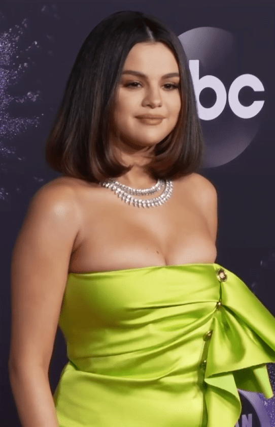 Selena Gomez has launched Wondermind, a new platform centering on mental health 1 Selena Gomez has launched Wondermind, a new platform centering on mental health
