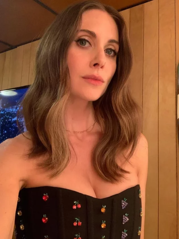 cropped-alison_brie_latest_hot_and_adorable_pictures_3.webp