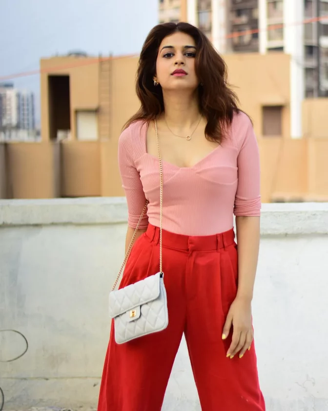 Hot Gorgeous Shraddha Das In Pink, Too Hot To Handle