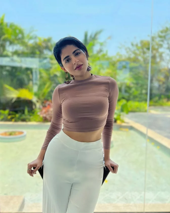 Iswarya Menon Too Hot To Handle In Latest Pictures