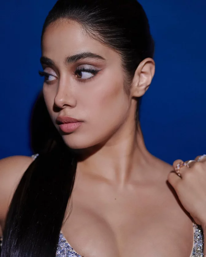 Janhvi Kapoor Hot Gorgeous Latest Pictures 5 Janhvi Kapoor Hot Gorgeous Latest Pictures Bo**s Cle*v*ge Deep
