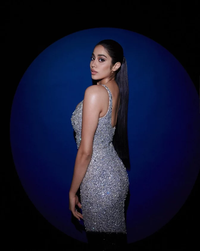 Janhvi Kapoor Hot Gorgeous Latest Pictures 4 Janhvi Kapoor Hot Gorgeous Latest Pictures Bo**s Cle*v*ge Deep