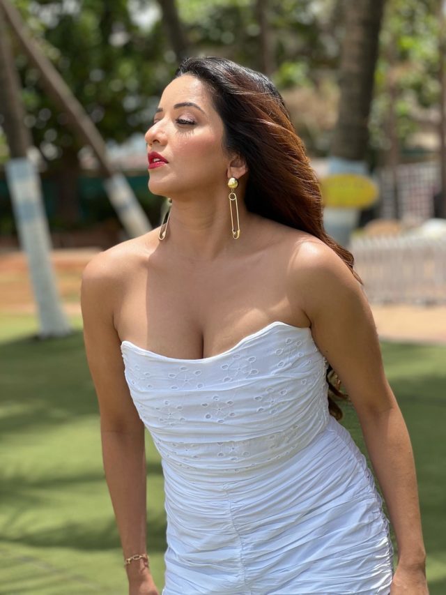 Bhojpuri Superstar Monalisa Hot Avatar In White