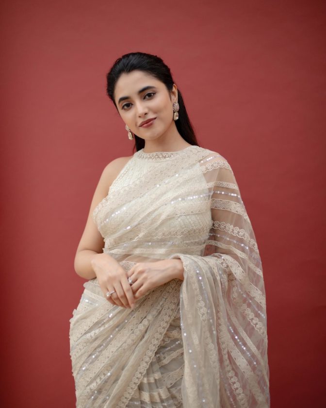 Priyanka Mohan Cute Smile Pictures 14 Priyanka Mohan Cute Smile Pictures