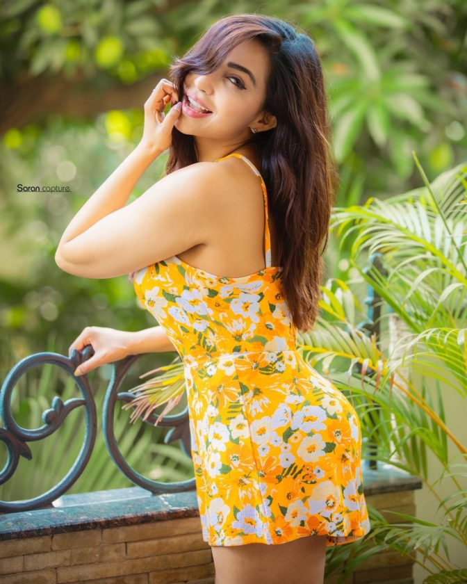 Super Hot South Indian Beauty Parvati Nair