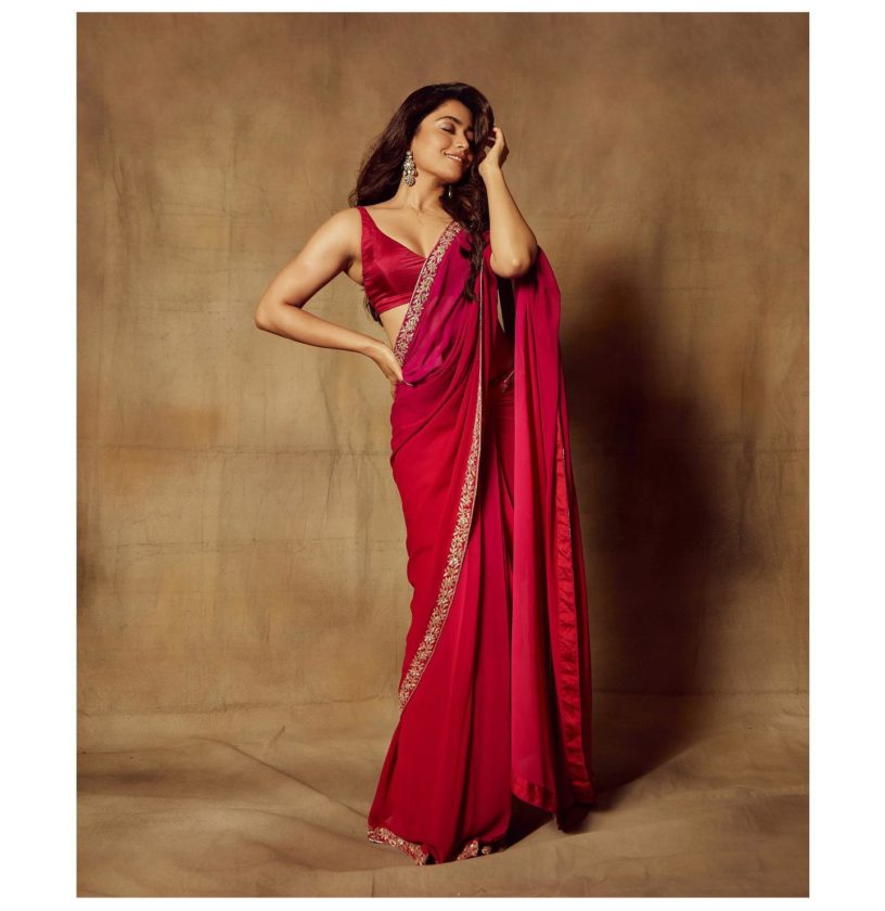 Rashmika Mandanna Sizzling In Deep Neck Blouse, she is too hot to handle in latest pictures 8 Rashmika Mandanna Looking Too Hot In Saree