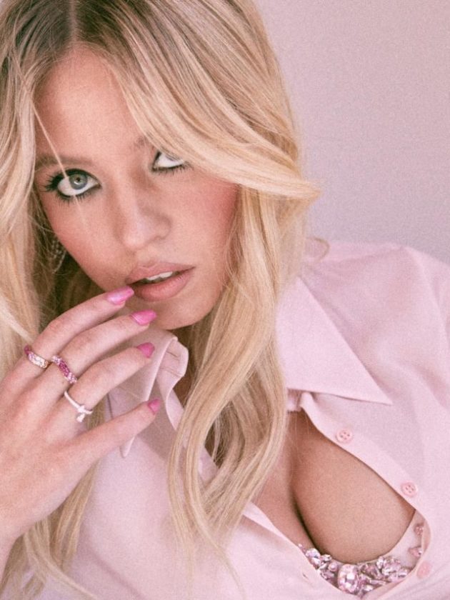 Sydney Sweeney and Pink The Hot Love Story 6 Sydney Sweeney Knows It How To Sizzle In Micromini Outfit